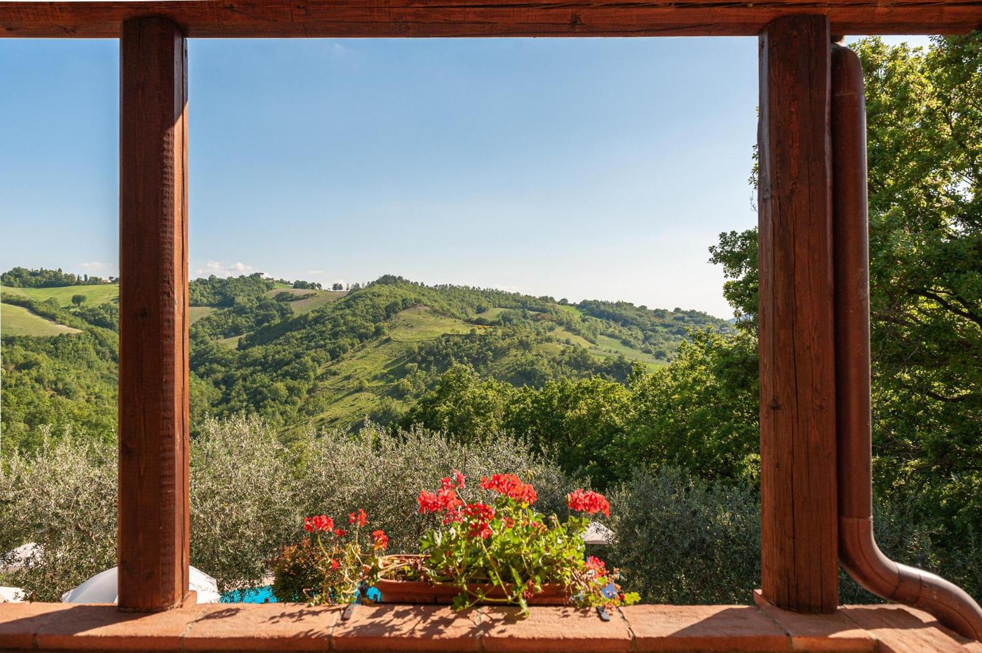 Agriturismo Le Dolci Colline Valfabbrica Exterior foto